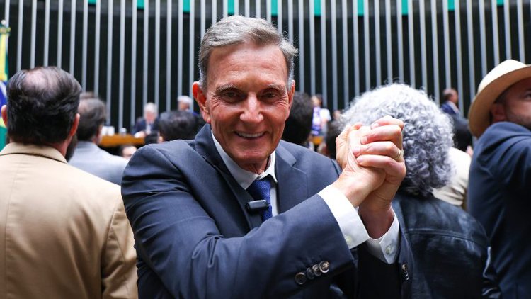Câmara aprova PEC de Crivella sobre imunidade tributária de igrejas e instituições sociais